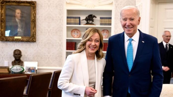 Fotografija naslovnice: američki predsjednik Joe Biden i talijanska premijerka Giorgia Meloni tijekom njihovog sastanka u Ovalnom uredu Bijele kuće u Washingtonu, DC, 1. ožujka 2024.